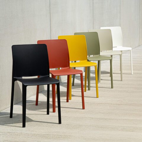 Emma krēsli (4 gab.) – apbalvots itāļu dizains, kas iederas jebkur.